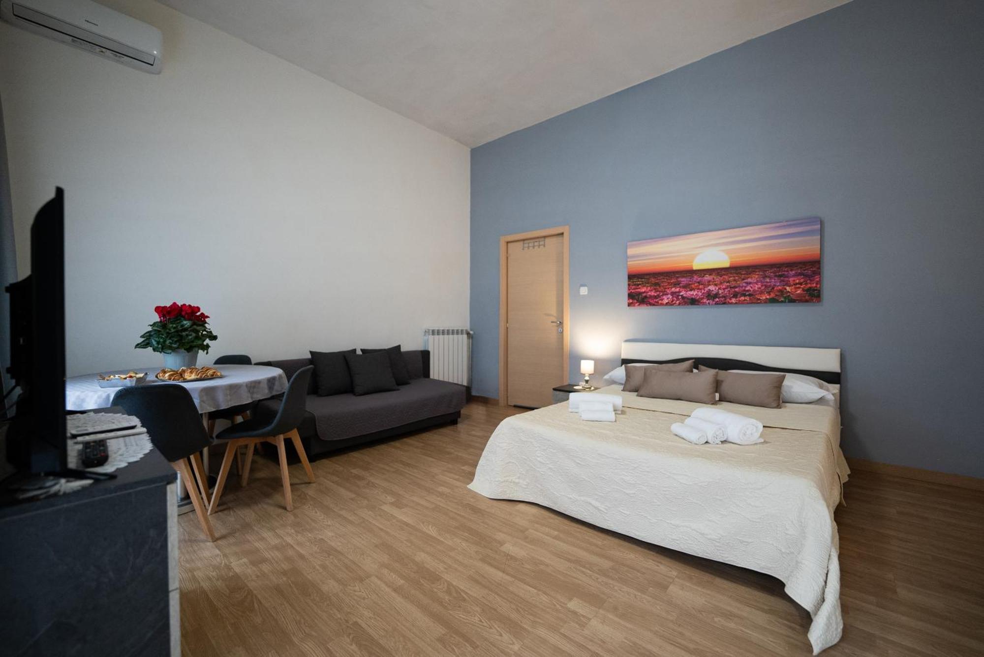 Home Josephine, A Due Passi Dalla Reggia Caserta Zewnętrze zdjęcie