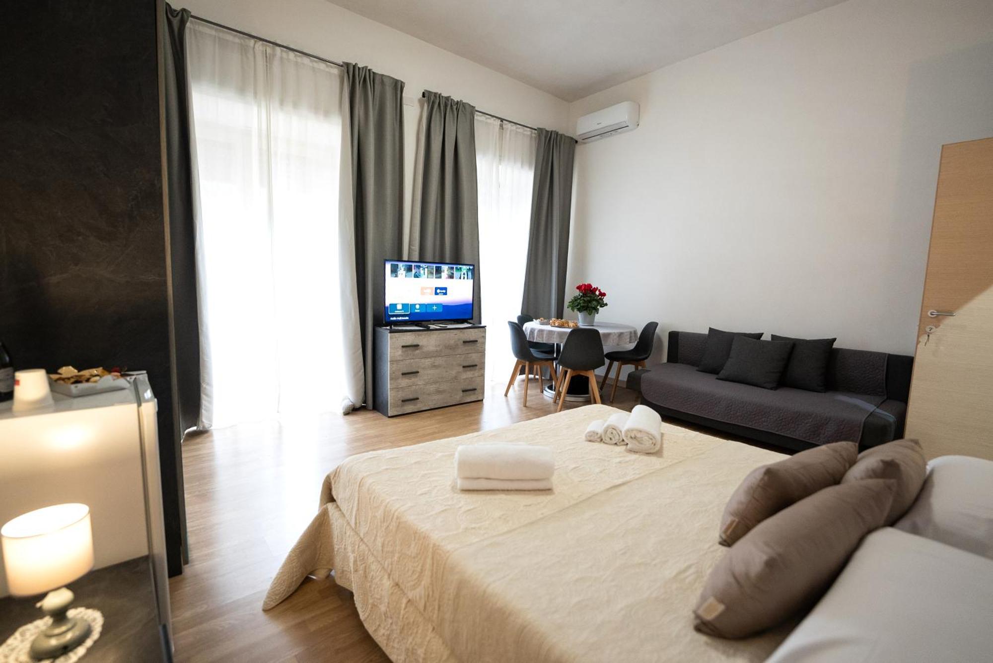 Home Josephine, A Due Passi Dalla Reggia Caserta Zewnętrze zdjęcie